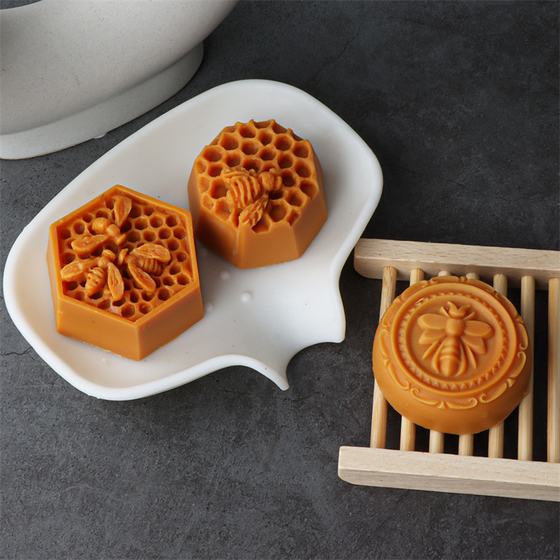 3D Flying Bee Honeycomb Candle - Soap Making Vendors avaliação e preço